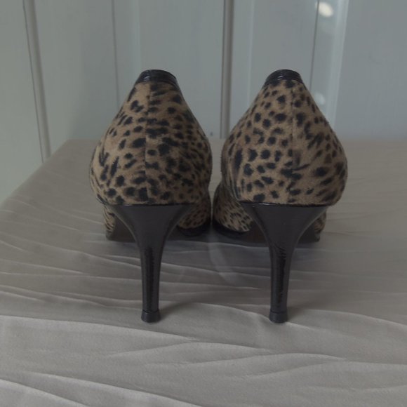 New Stuart Weitzman Leopard Print Peep Toe Pumps sz 8 - Picture 5 of 15